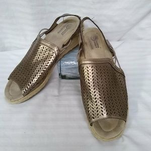 Earth Spirit Sandals 2.5" Wedge Woven Heels Gold Fx Leather Slingbk Sz 10